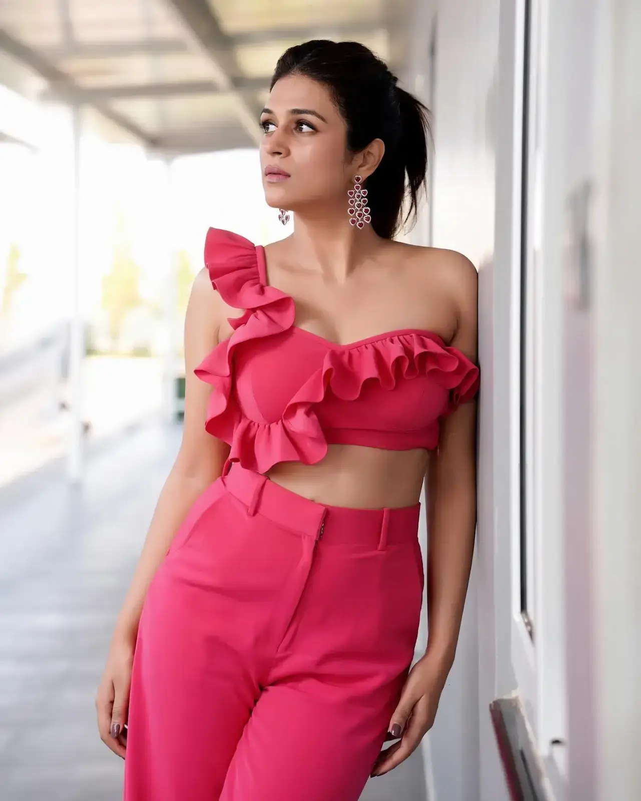 MALAYALAM ACTRESS SHRADDHA DAS IMAGES IN PINK DRESS 8